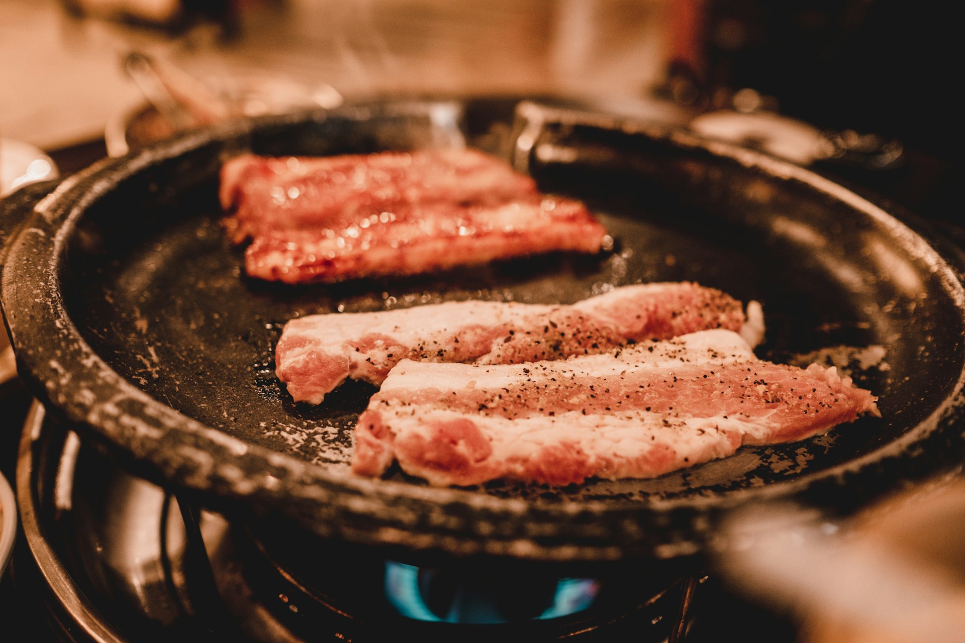 meat on gray skillet